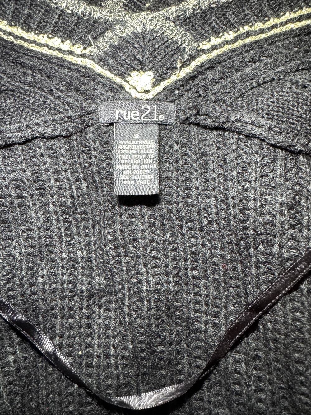 rue21 Christmas Cardigan Sweater Womens Small Black Gold Metallic Ugly Holiday - Picture 4 of 4